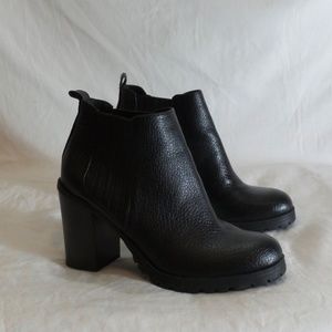 Sam & Libby Black Ankle Booties || 8